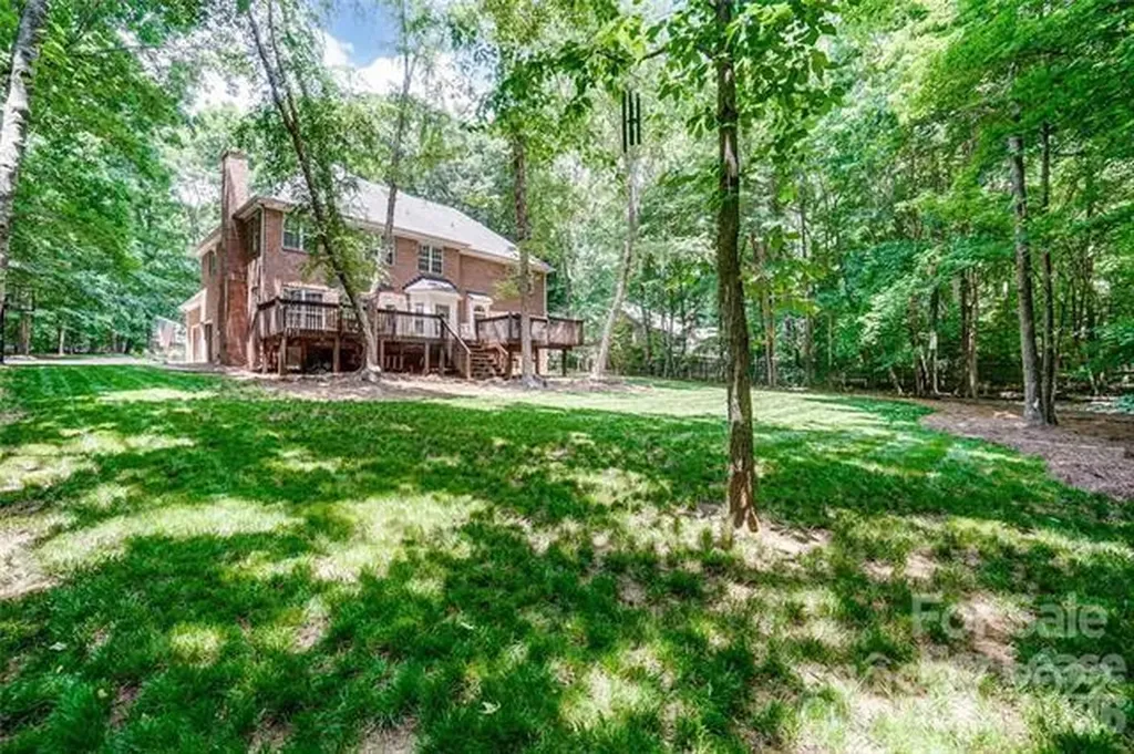 6025 Oakridge Court Matthews NC 28104