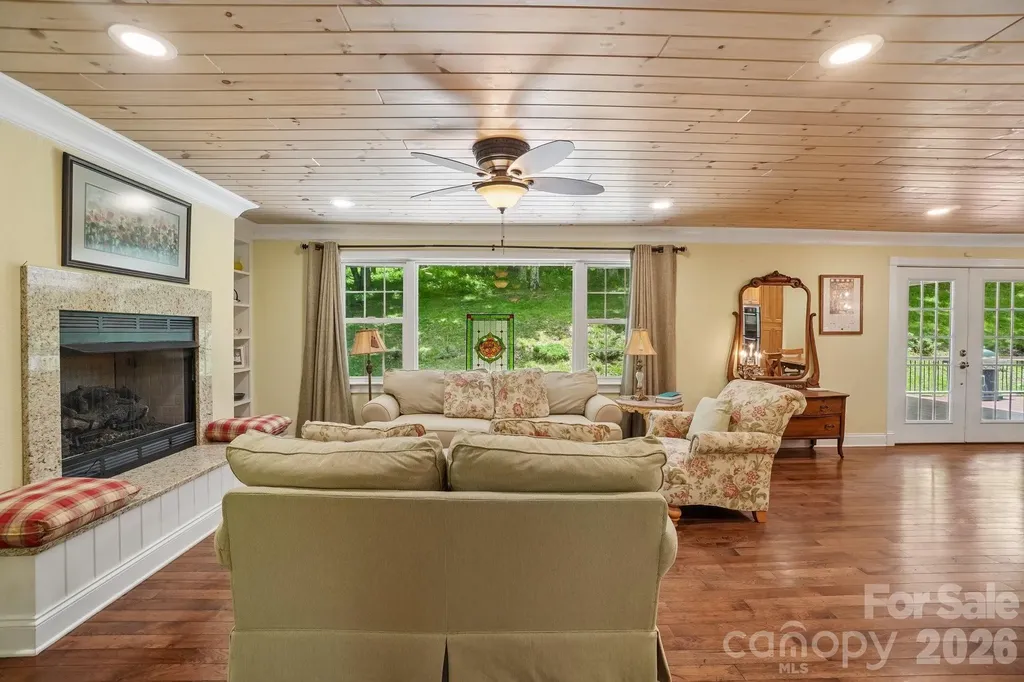 671 Trillium Lane Mars Hill NC 28754