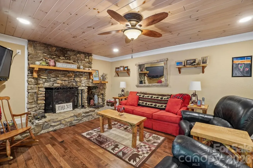 671 Trillium Lane Mars Hill NC 28754