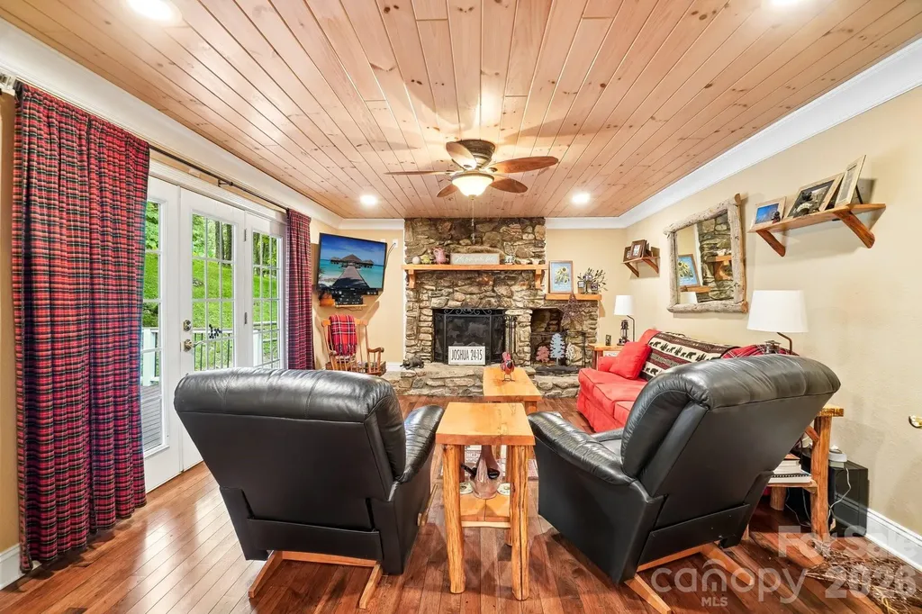 671 Trillium Lane Mars Hill NC 28754