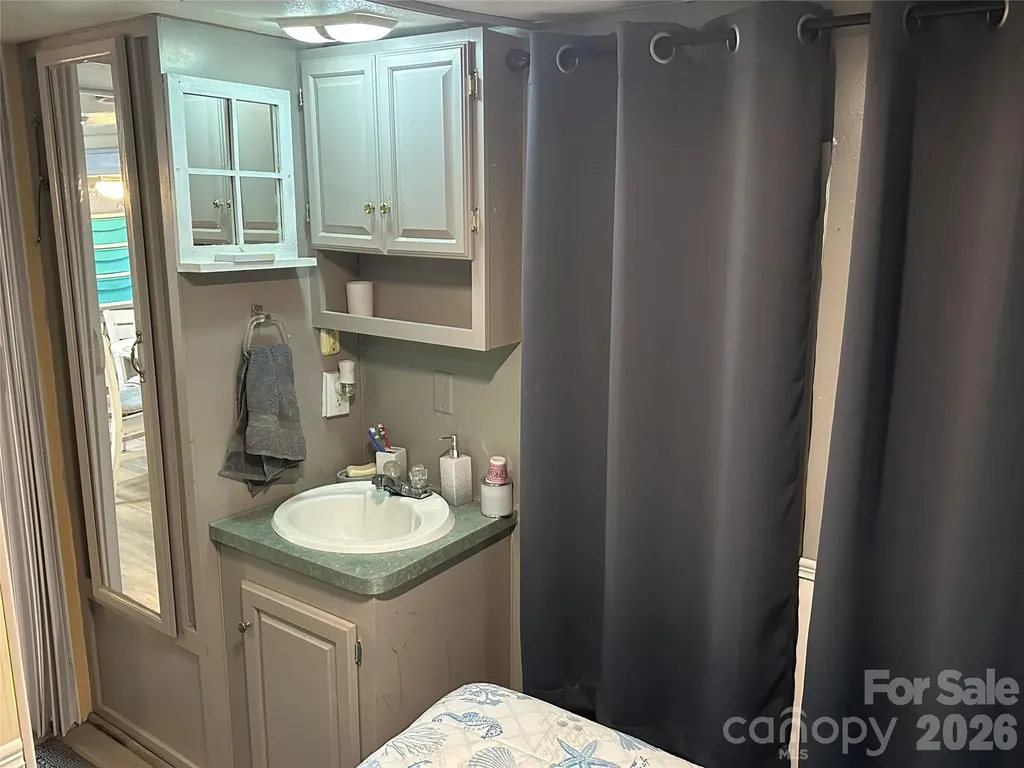 138 Marina Drive New London NC 28127