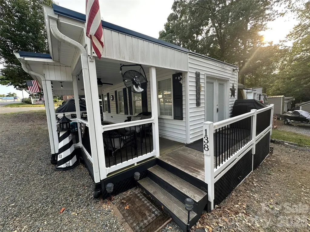 138 Marina Drive New London NC 28127