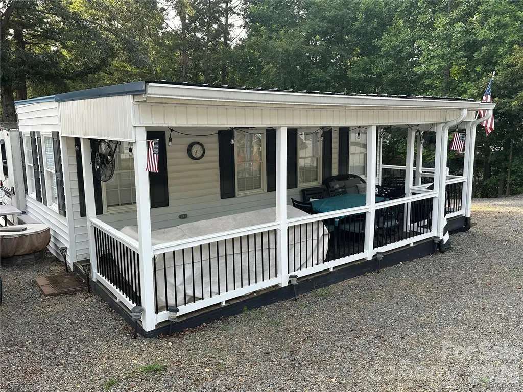 138 Marina Drive New London NC 28127