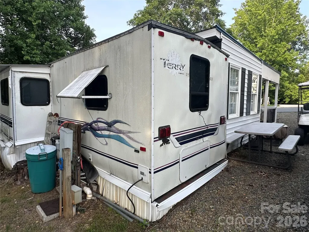 138 Marina Drive New London NC 28127