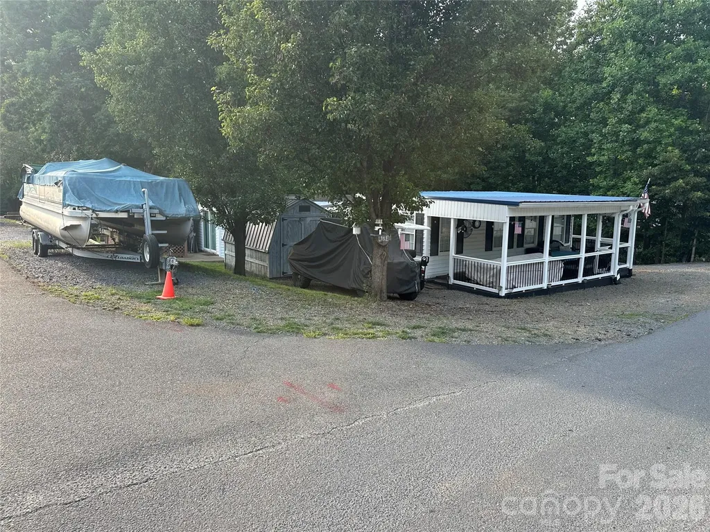 138 Marina Drive New London NC 28127
