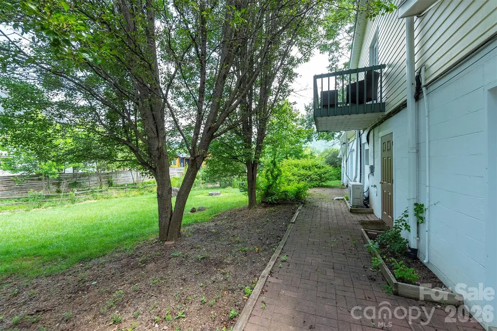 223 Davidson Road Swannanoa NC 28778