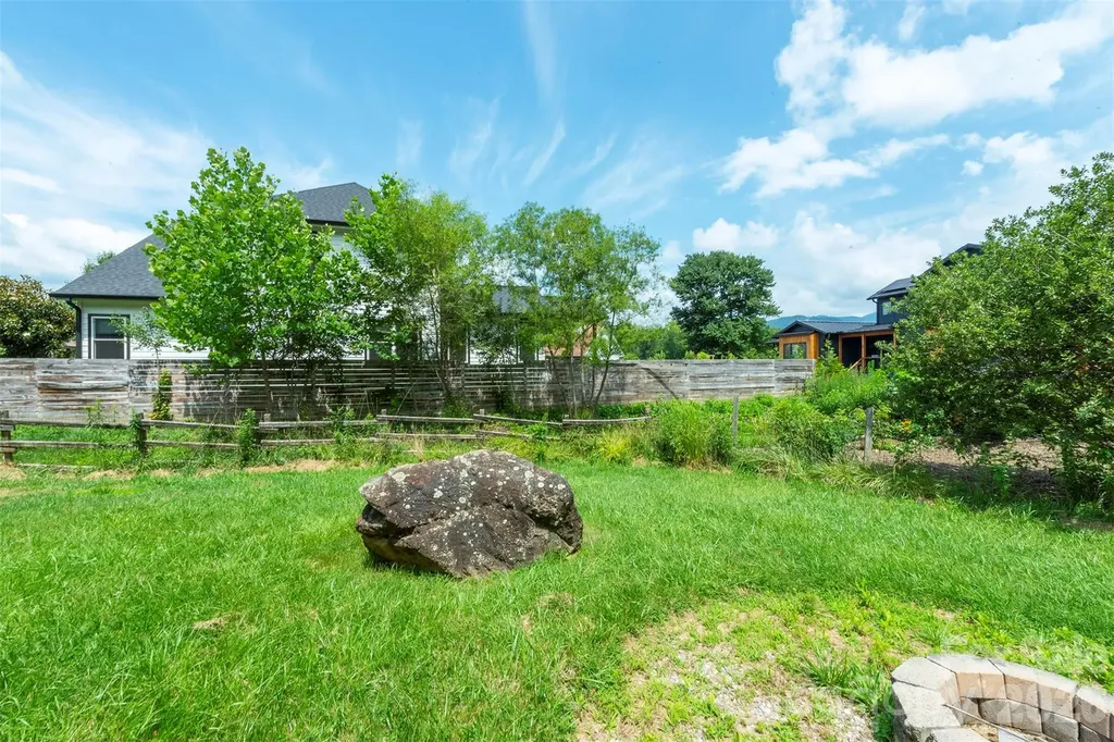 223 Davidson Road Swannanoa NC 28778