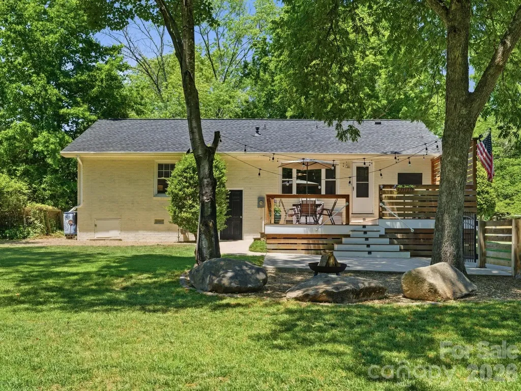 1534 Edgewater Drive Charlotte NC 28210