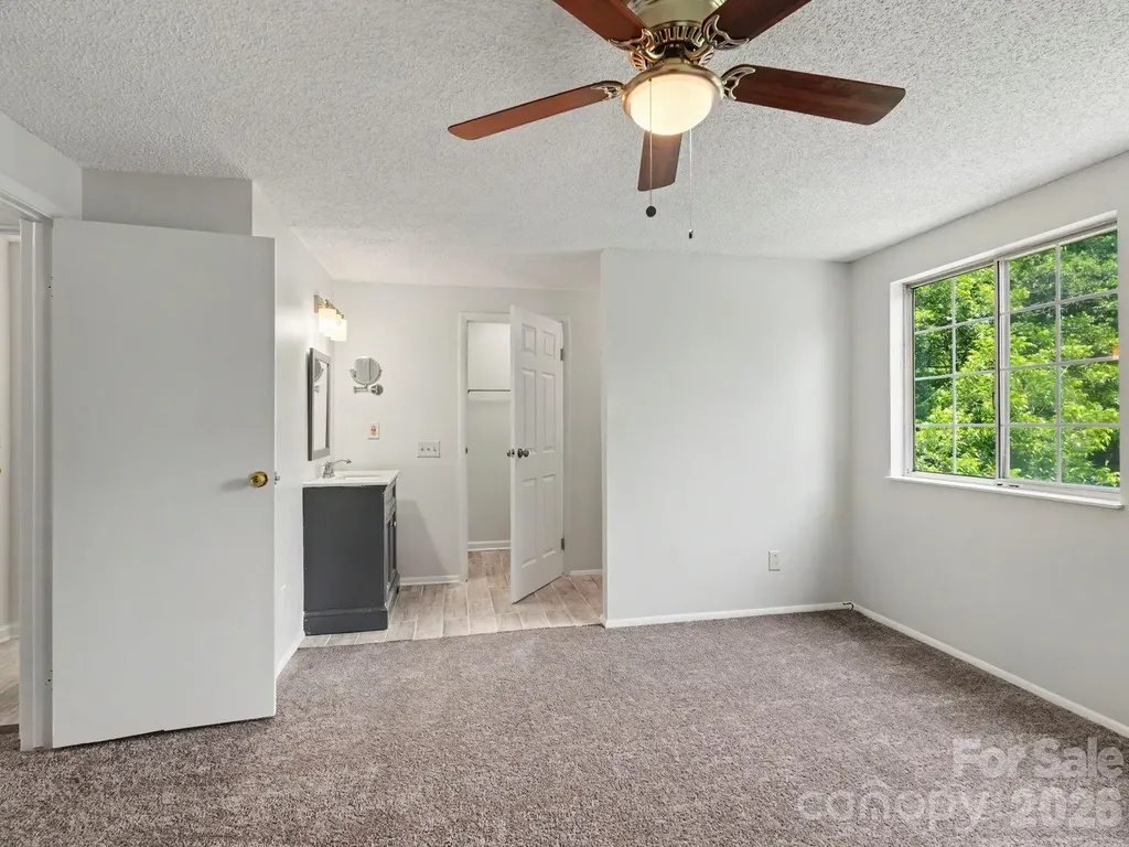 9416 Lexington Circle Charlotte NC 28213