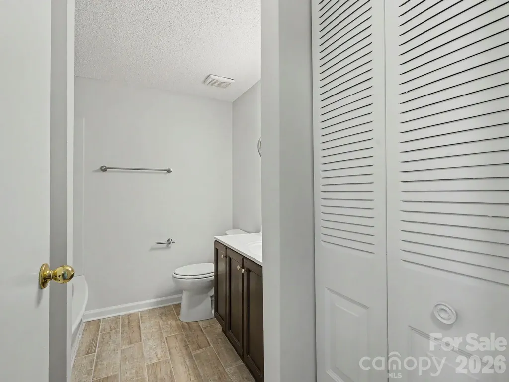 9416 Lexington Circle Charlotte NC 28213