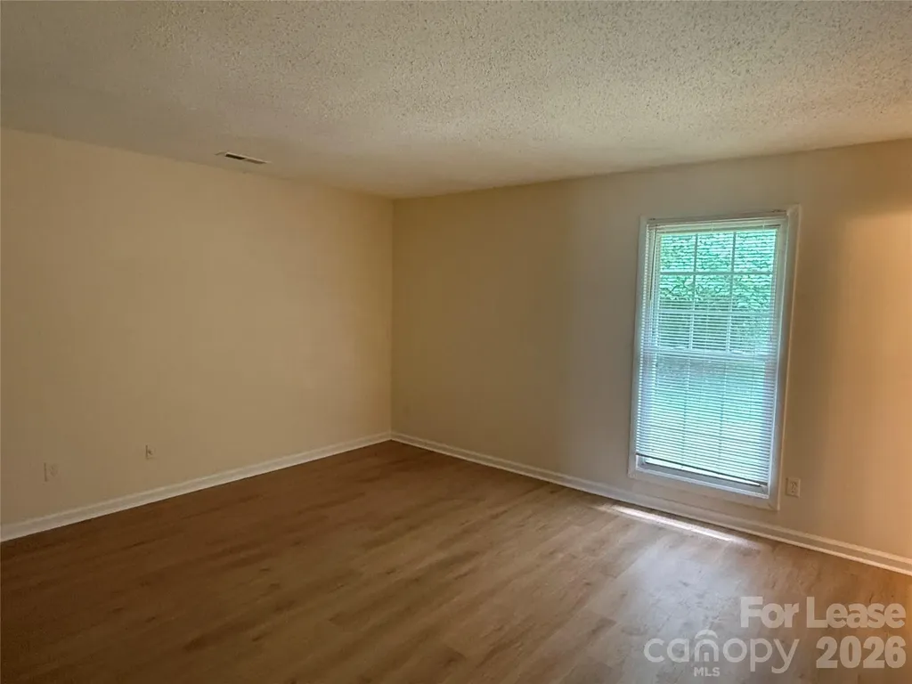 6341 Round Hill Road Charlotte NC 28211