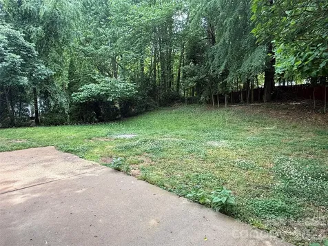 6341 Round Hill Road Charlotte NC 28211