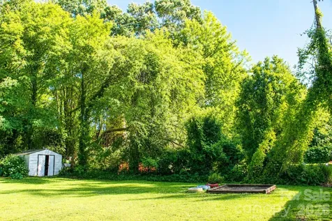 1122 Zion Court Charlotte NC 28209