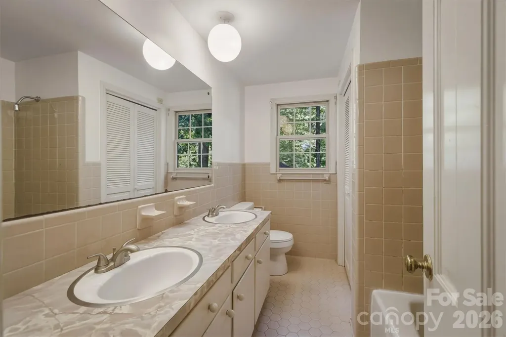 102 Woodland Drive Morganton NC 28655
