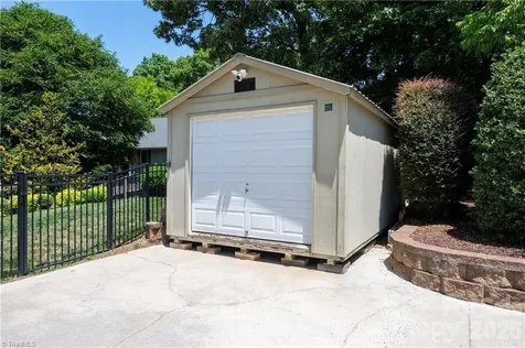 1332 Lake Drive 9 Lexington NC 27292