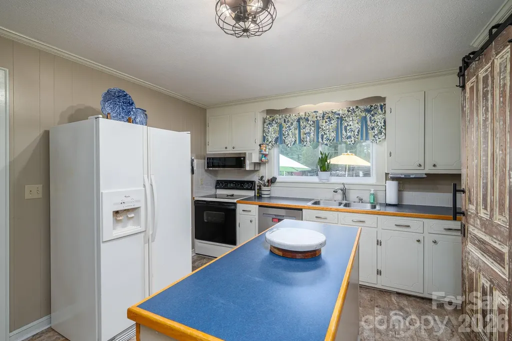 403 W Old Post Road Cherryville NC 28021