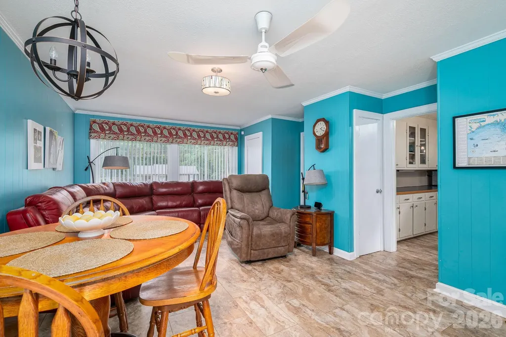 403 W Old Post Road Cherryville NC 28021