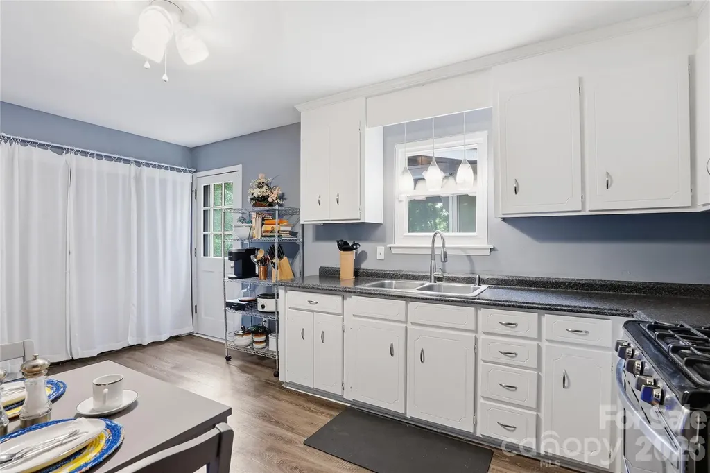 6804 Delta Lake Drive Charlotte NC 28215