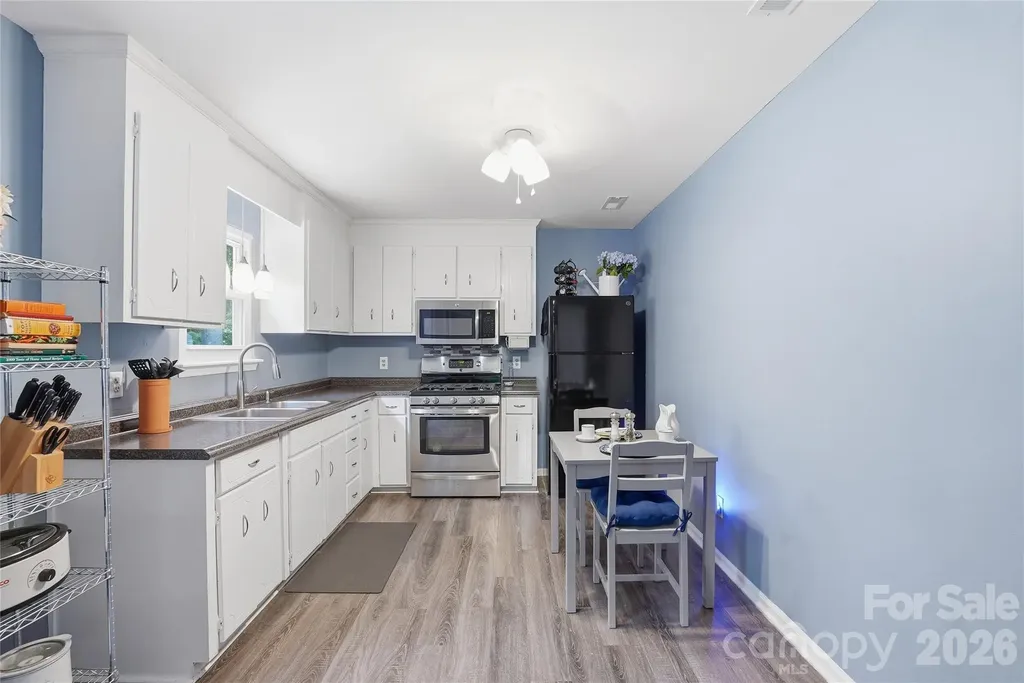 6804 Delta Lake Drive Charlotte NC 28215