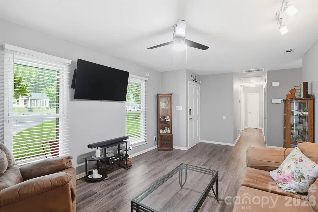 6804 Delta Lake Drive Charlotte NC 28215