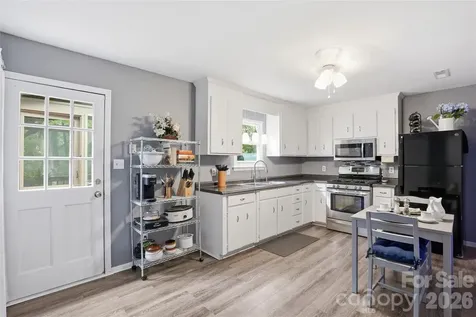 6804 Delta Lake Drive Charlotte NC 28215