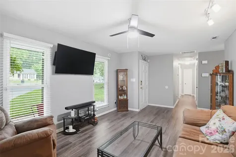 6804 Delta Lake Drive Charlotte NC 28215