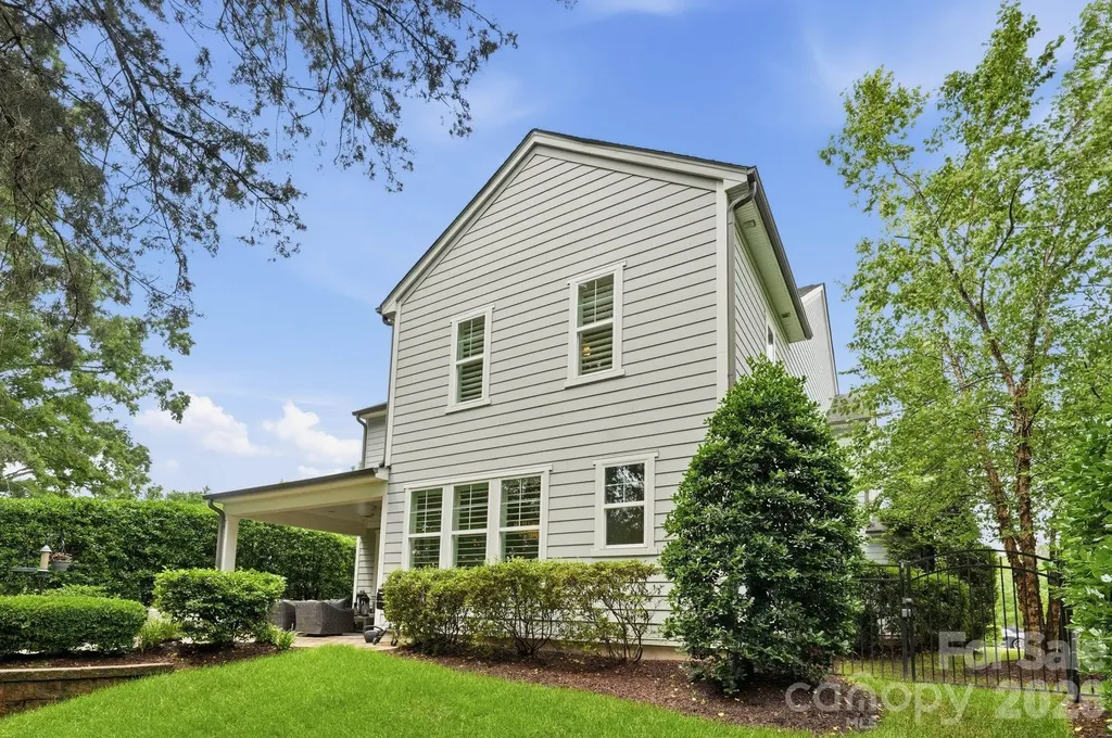 8912 Blakeney Drive Charlotte NC 28277