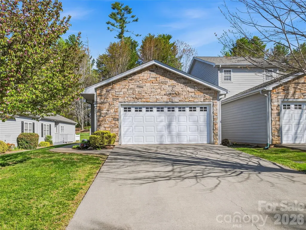 23 Holiday Drive Arden NC 28704