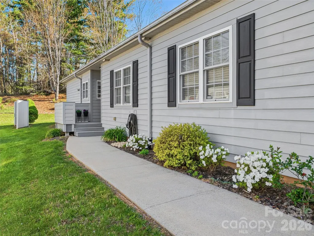 23 Holiday Drive Arden NC 28704