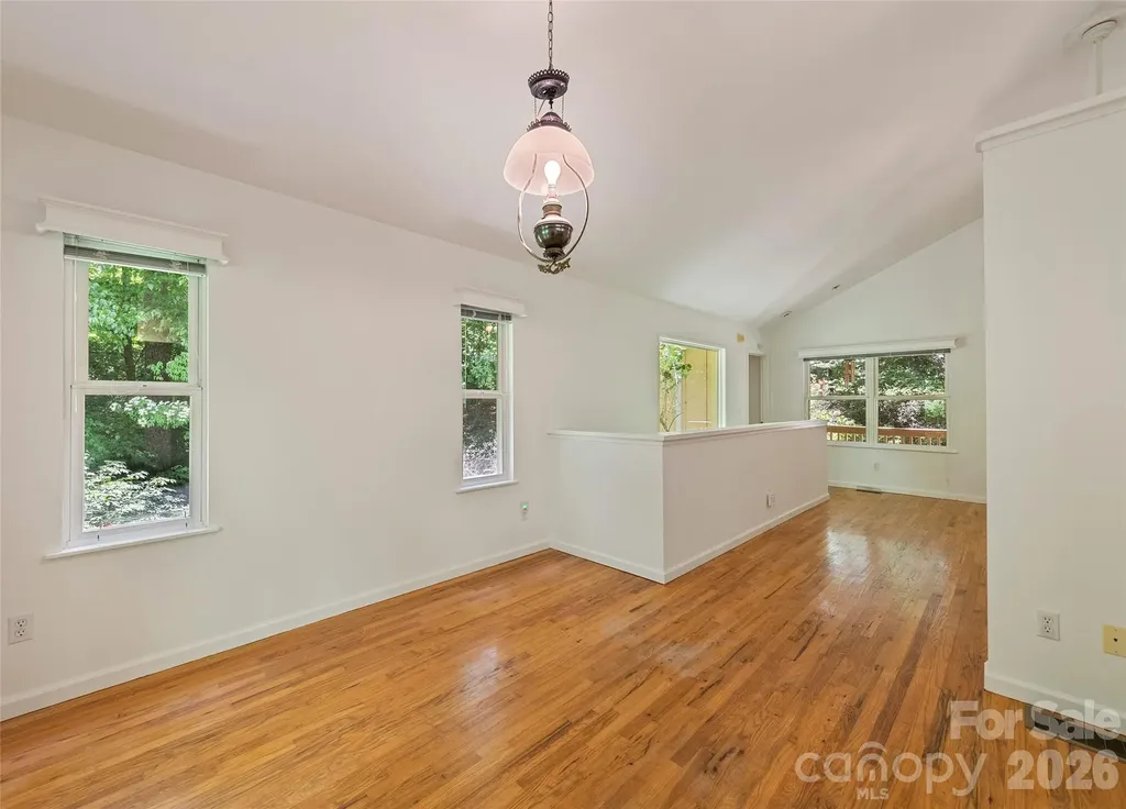 21 Winterview Trail Hendersonville NC 28739