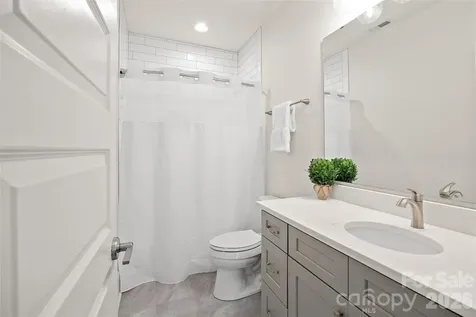 425 Pecan Avenue Charlotte NC 28204