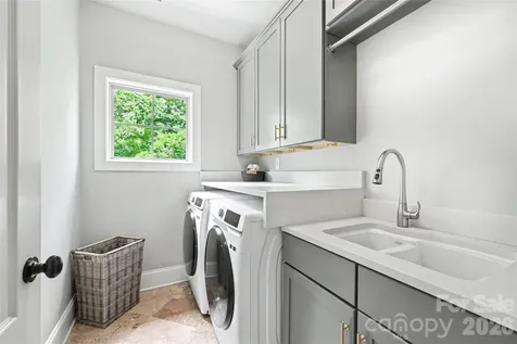 1908 Nassau Boulevard Charlotte NC 28205