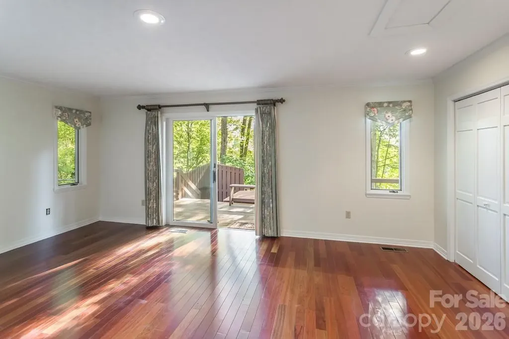 1126 Scenic Circle Waynesville NC 28786
