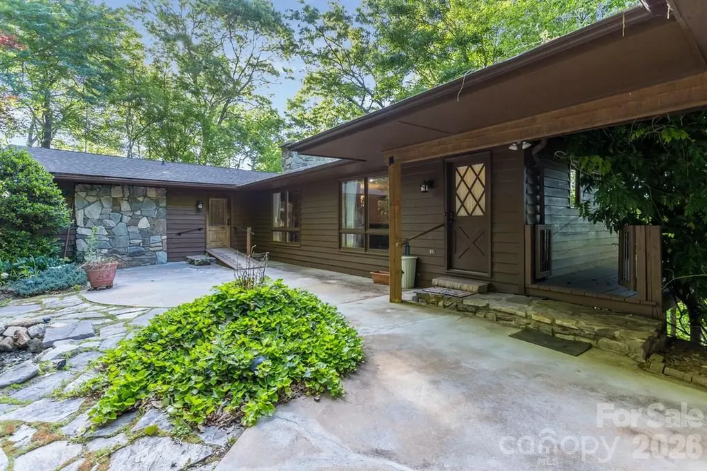 1126 Scenic Circle Waynesville NC 28786