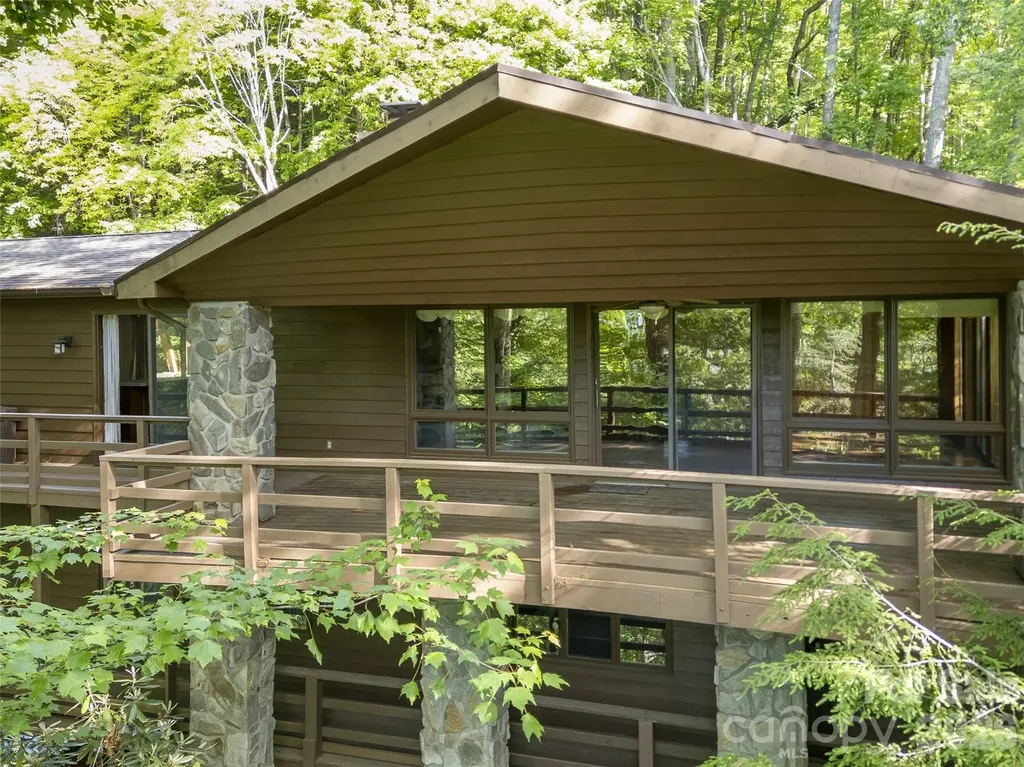 1126 Scenic Circle Waynesville NC 28786