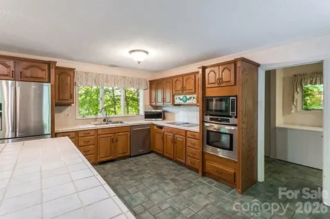1126 Scenic Circle Waynesville NC 28786