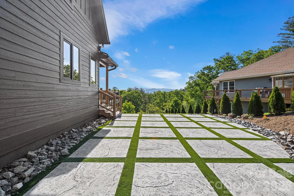 96 Crystal Lake Drive Hendersonville NC 28739