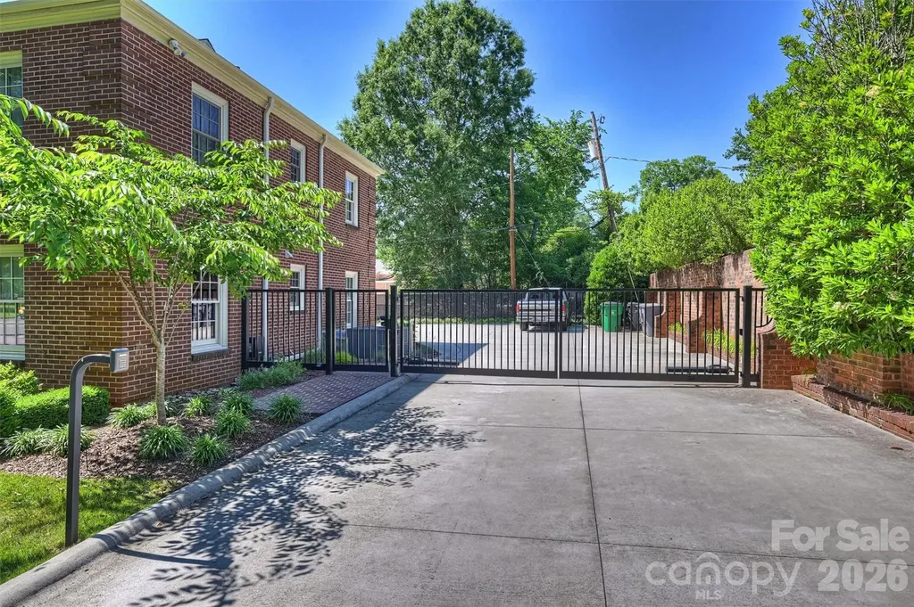 930 Ardsley Road Charlotte NC 28207