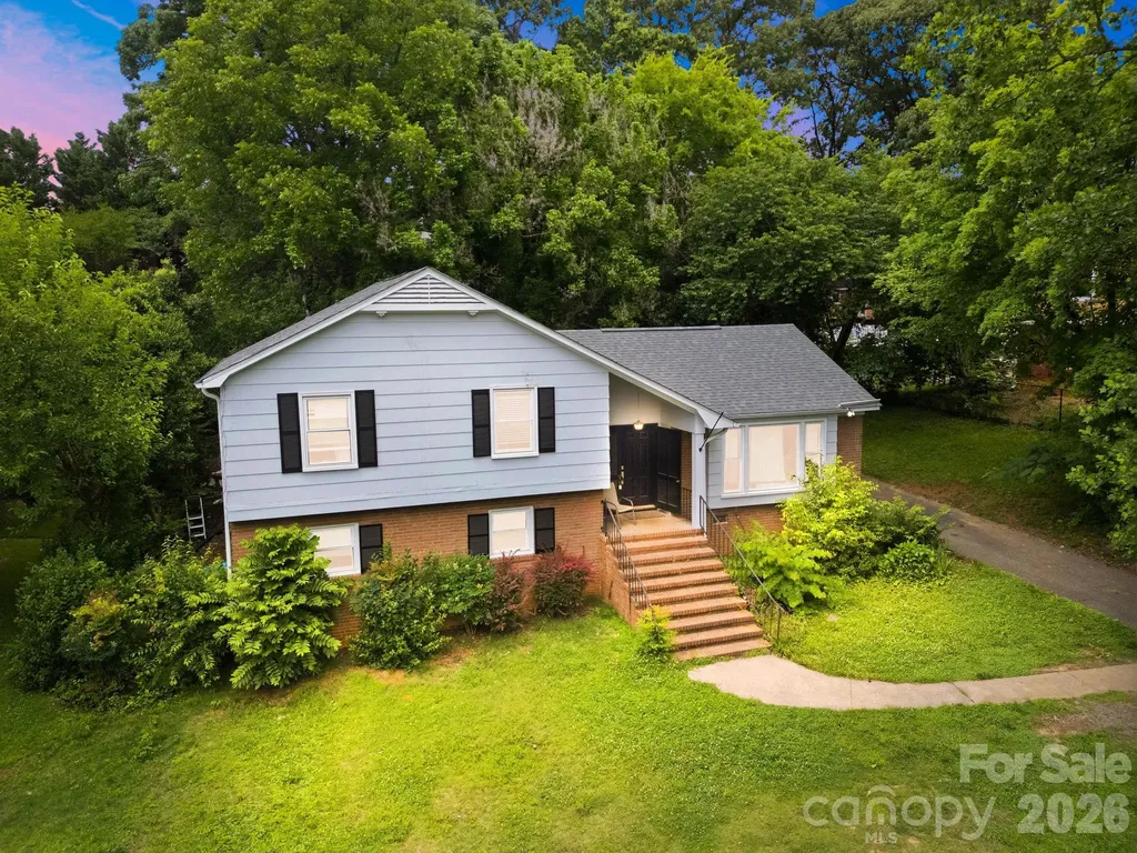 9201 Sandburg Avenue Charlotte NC 28213