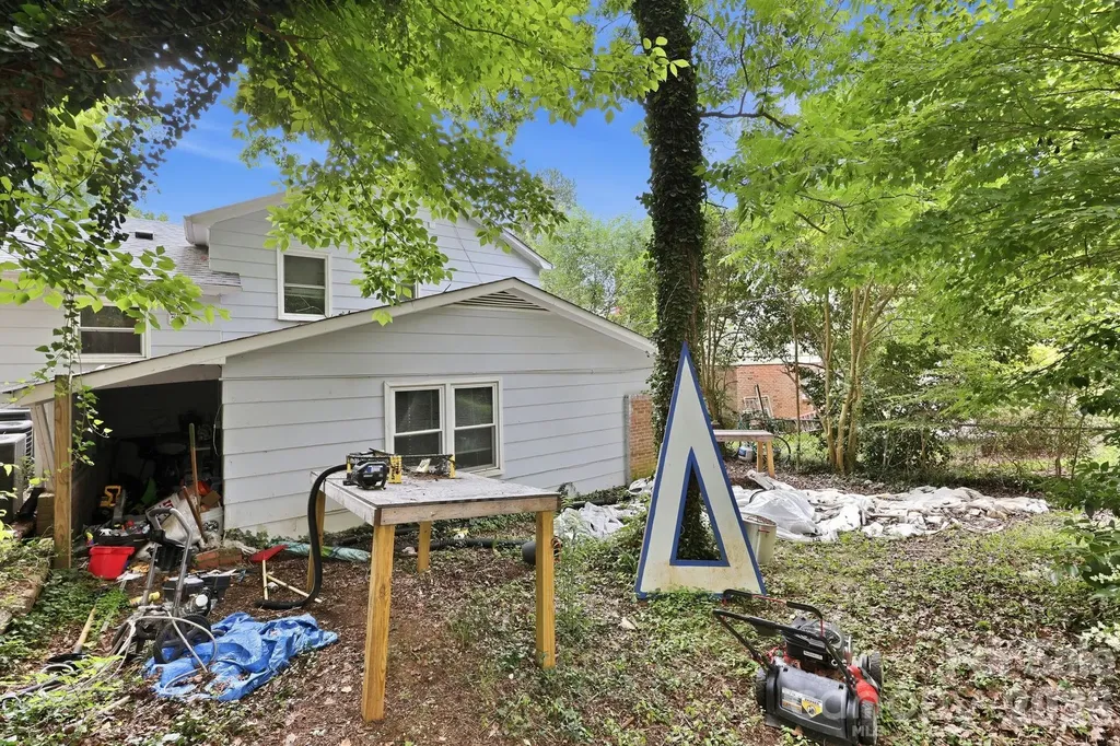 9201 Sandburg Avenue Charlotte NC 28213