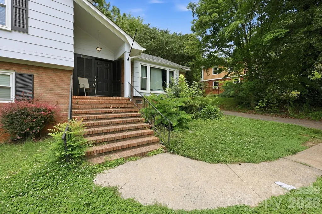 9201 Sandburg Avenue Charlotte NC 28213