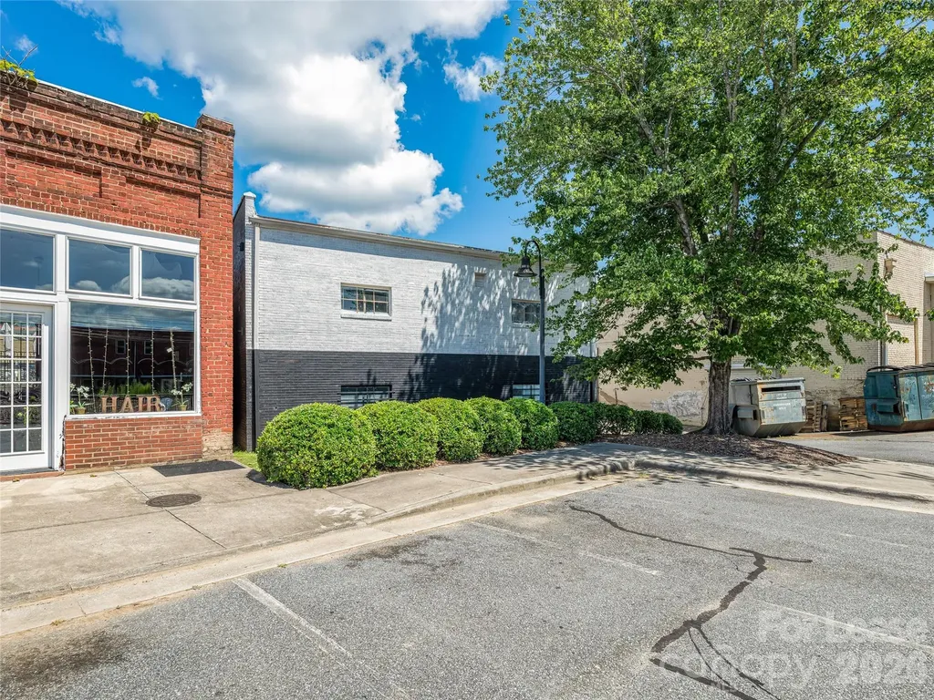 105 W Henderson Street Marion NC 28752