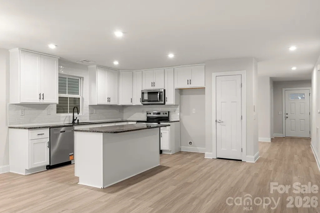 4238 Mackinnon Drive Charlotte NC 28214