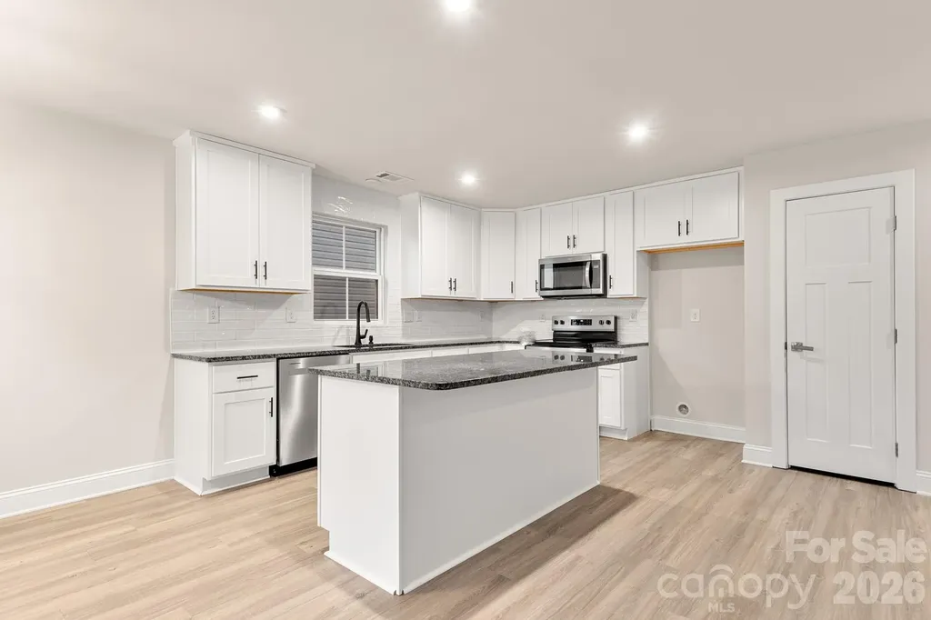 4238 Mackinnon Drive Charlotte NC 28214