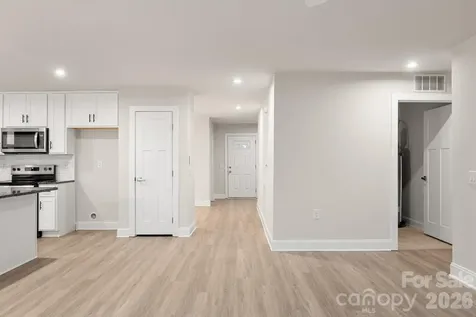 4238 Mackinnon Drive Charlotte NC 28214