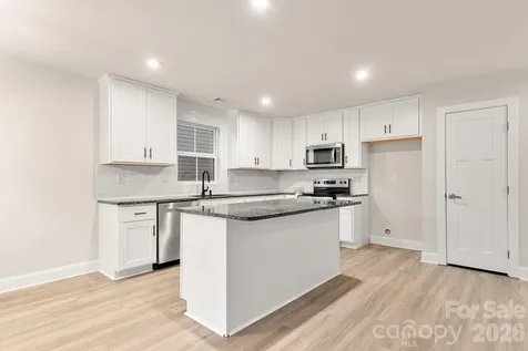 4238 Mackinnon Drive Charlotte NC 28214