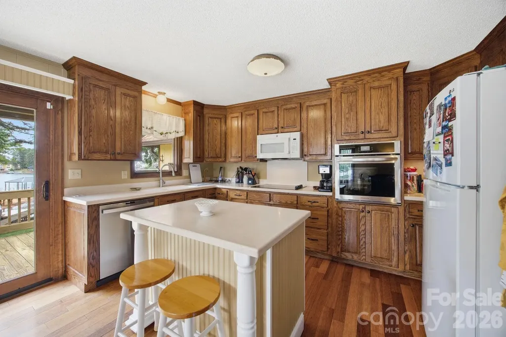 220 Shoreline Loop Mooresville NC 28117