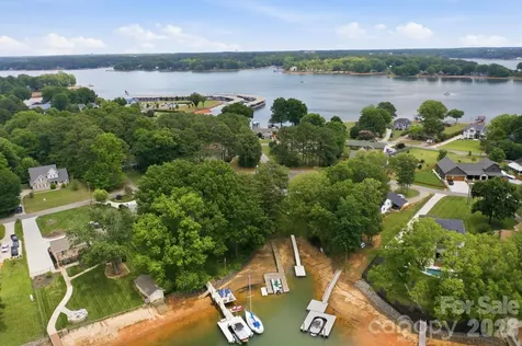 220 Shoreline Loop Mooresville NC 28117