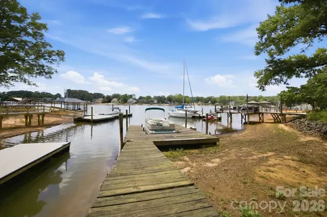 220 Shoreline Loop Mooresville NC 28117