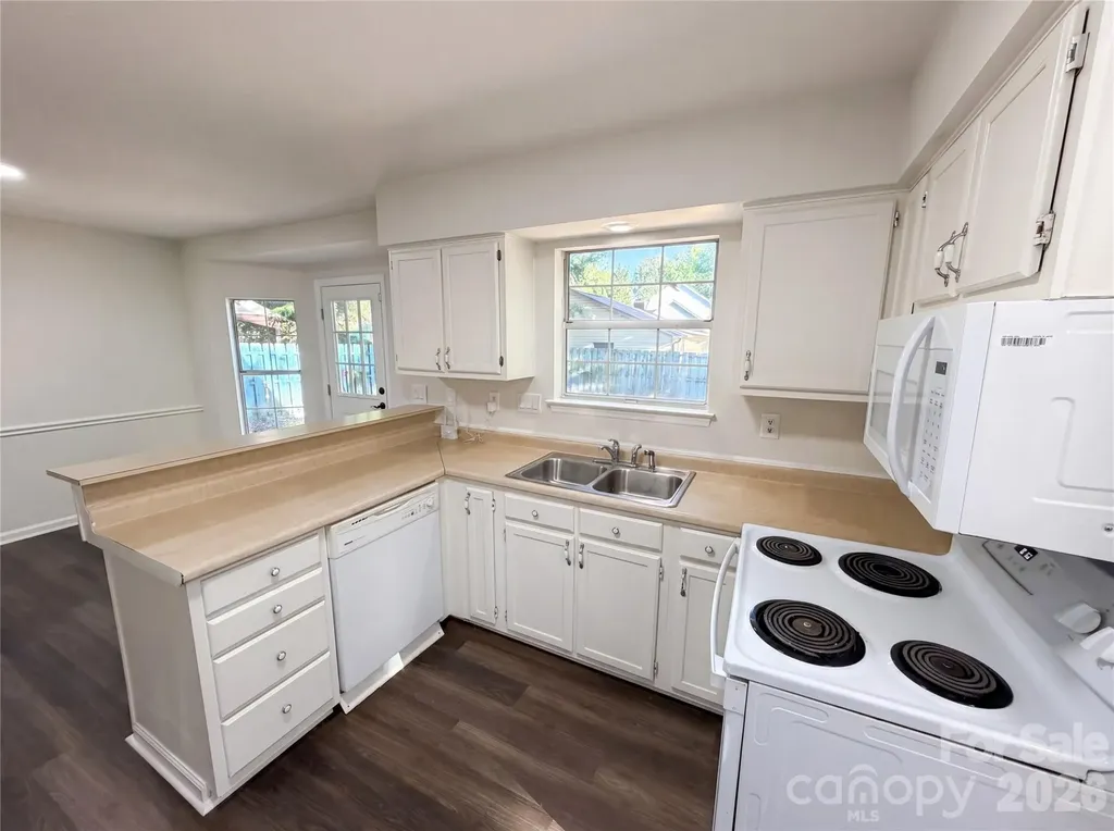 4720 Topsail Court Charlotte NC 28212